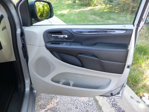 Used 2019 Dodge Grand Caravan SE FWD image 41