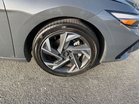 Used 2025 Hyundai Elantra SEL image 30