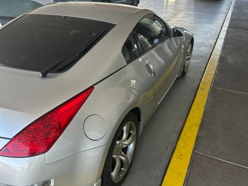 Used 2006 Nissan 350Z Touring w/ (N93) Cargo Convenience Pkg RWD image 4