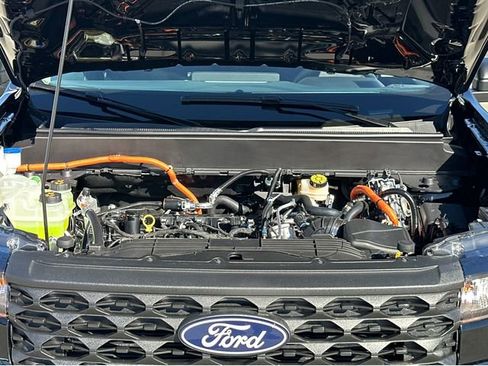 New 2025 Ford Maverick XL image 39