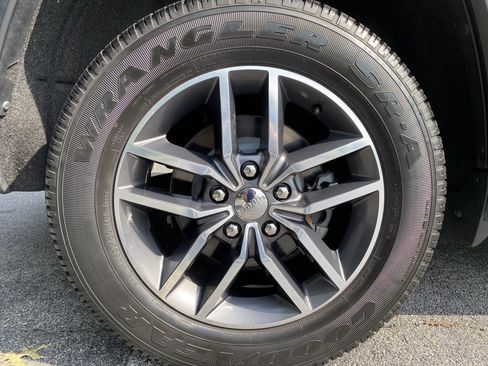 Used 2018 Jeep Grand Cherokee Limited AWD/4WD image 38