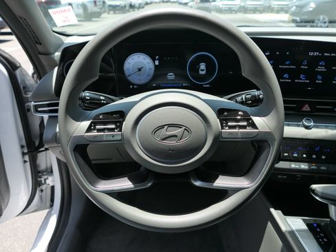 Certified 2024 Hyundai Elantra SEL FWD image 18