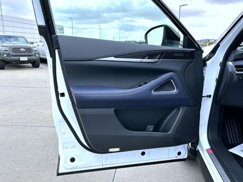 New 2026 INFINITI QX60 Sport w/ Dark Cargo Package AWD/4WD image 9