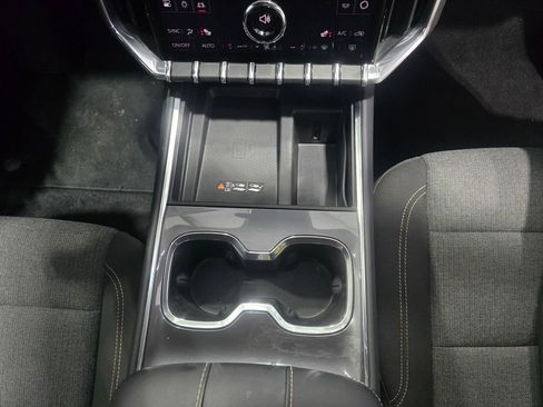 Used 2025 GMC Acadia Elevation image 31