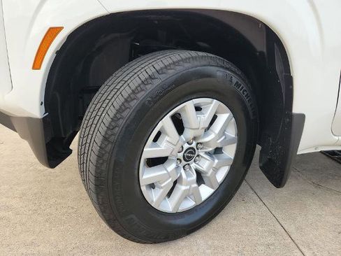 Certified 2024 Nissan Frontier SV w/ SV Convenience Package image 30