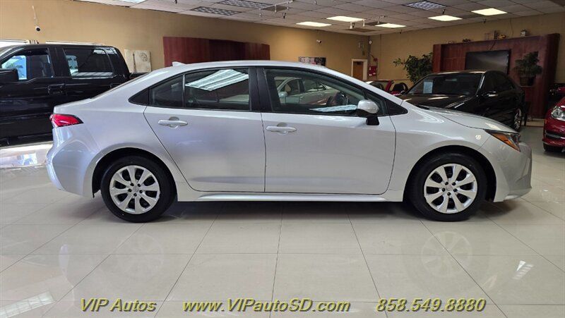 Used 2021 Toyota Corolla LE w/ Carpet Mat Package (TMS) FWD image 5