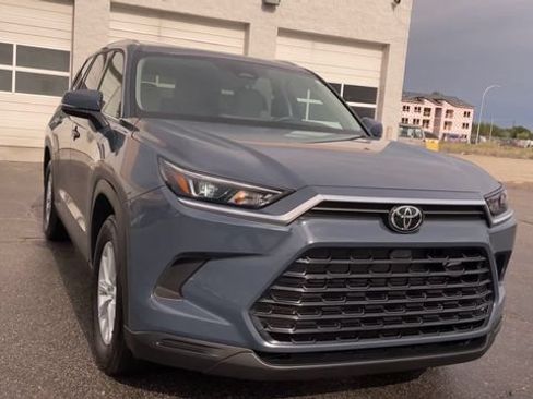Used 2026 Toyota Grand Highlander AWD image 4
