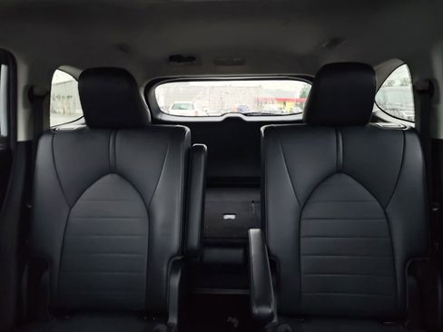 Used 2021 Toyota Highlander XLE FWD image 11