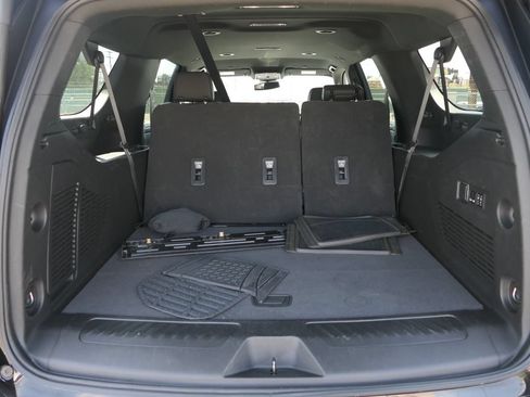 Used 2023 Chevrolet Suburban LT w/ Luxury Package RWD image 23