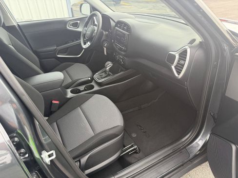 Used 2023 Kia Soul LX w/ LX Technology Package FWD image 20