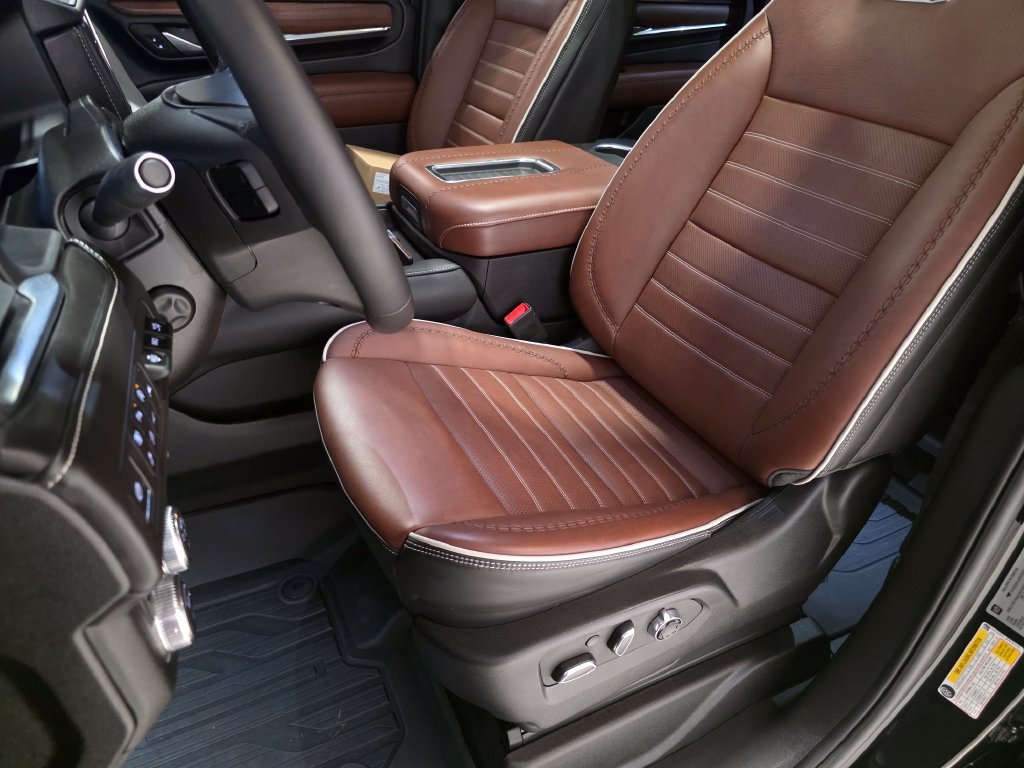 Used 2024 GMC Yukon Denali Ultimate w/ LPO, Floor Liner Package AWD/4WD image 18