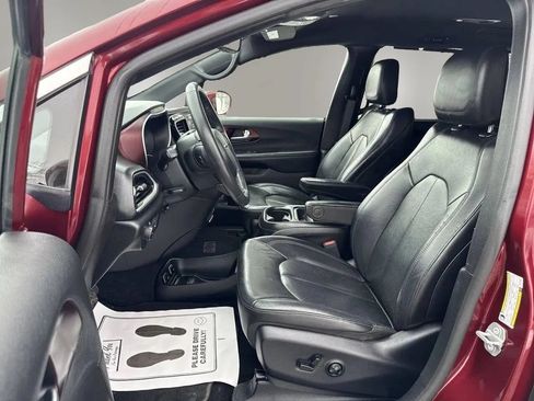 Used 2020 Chrysler Pacifica Touring-L FWD image 11