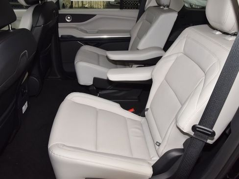 New 2026 Lincoln Navigator Reserve AWD/4WD image 14