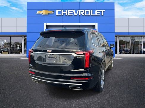 Used 2025 Cadillac XT6 Premium Luxury image 8