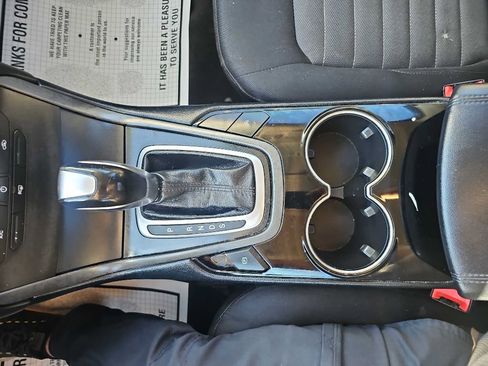 Used 2018 Ford Edge SE image 30