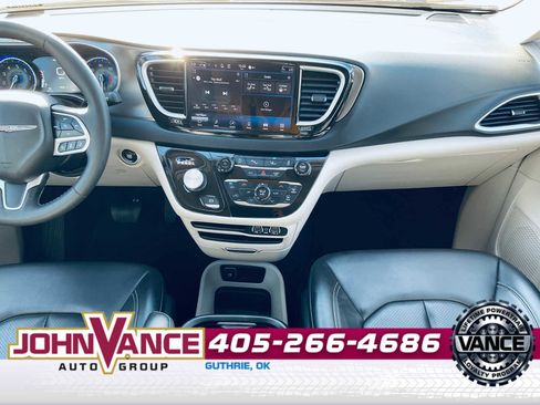 Used 2023 Chrysler Pacifica Touring-L image 20