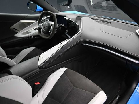 Used 2021 Chevrolet Corvette Stingray Preferred Cpe w/ Engine Appearance Package RWD image 16
