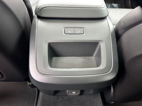 Used 2025 Volvo V60 B5 Cross Country Plus image 13