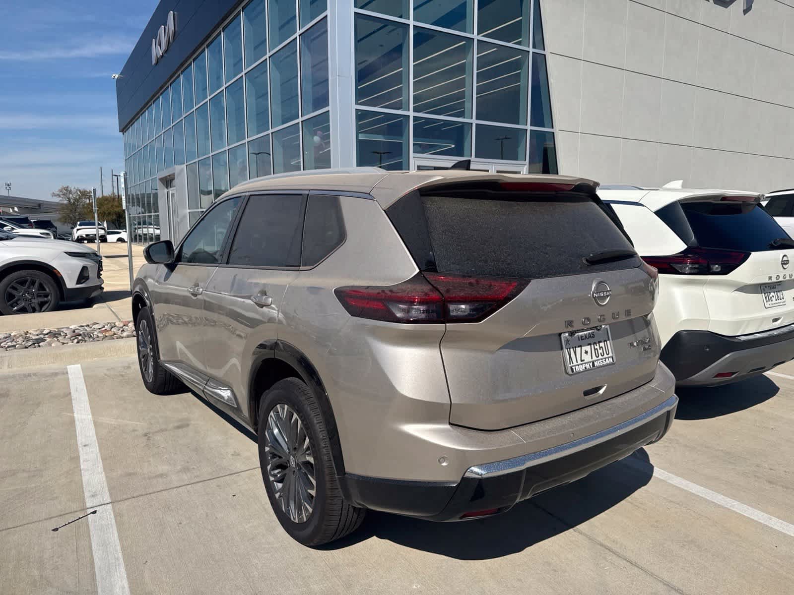 Used 2026 Nissan Rogue Platinum AWD/4WD image 4