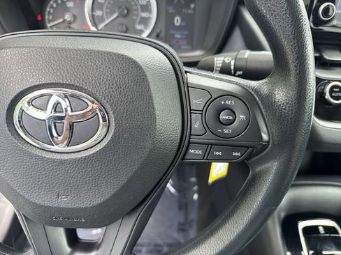 Used 2022 Toyota Corolla LE FWD image 17