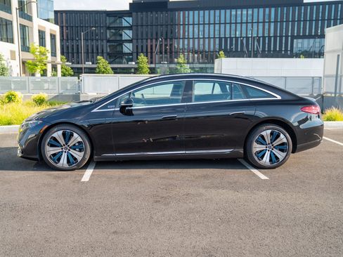 Used 2022 Mercedes-Benz EQS 450+ Sedan image 2