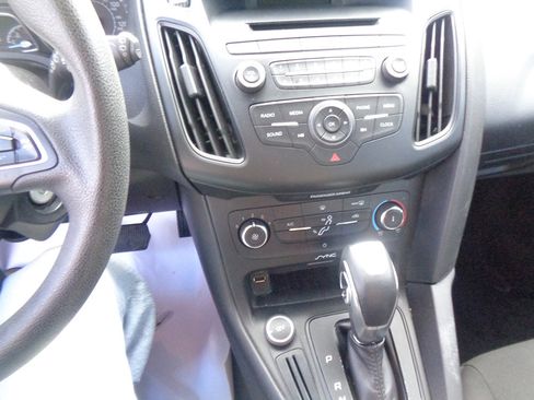 Used 2015 Ford Focus SE image 15