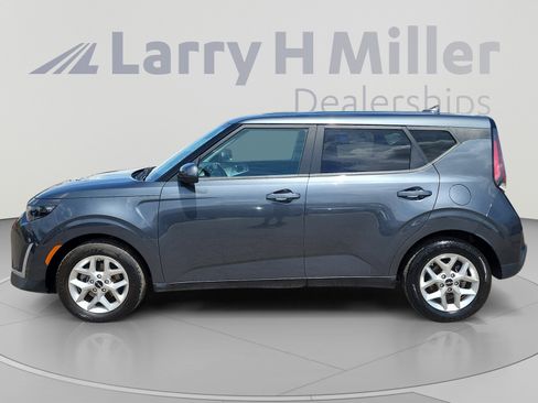 Used 2023 Kia Soul LX w/ Option Group 015 FWD image 2