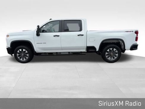 Used 2021 Chevrolet Silverado 2500 Custom w/ Custom Value Package image 9