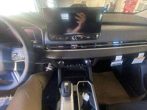 New 2025 Mitsubishi Outlander SE image 11