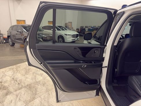 Used 2025 Lincoln Aviator AWD w/ Jet Appearance Package image 15