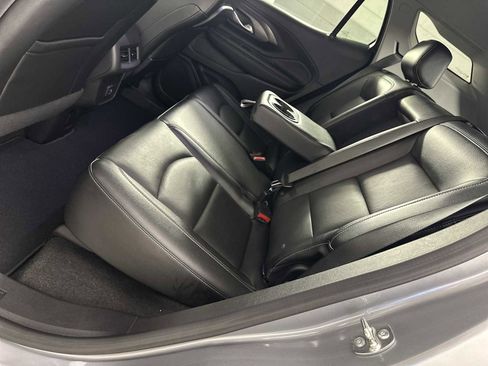 Used 2024 GMC Terrain SLT image 23