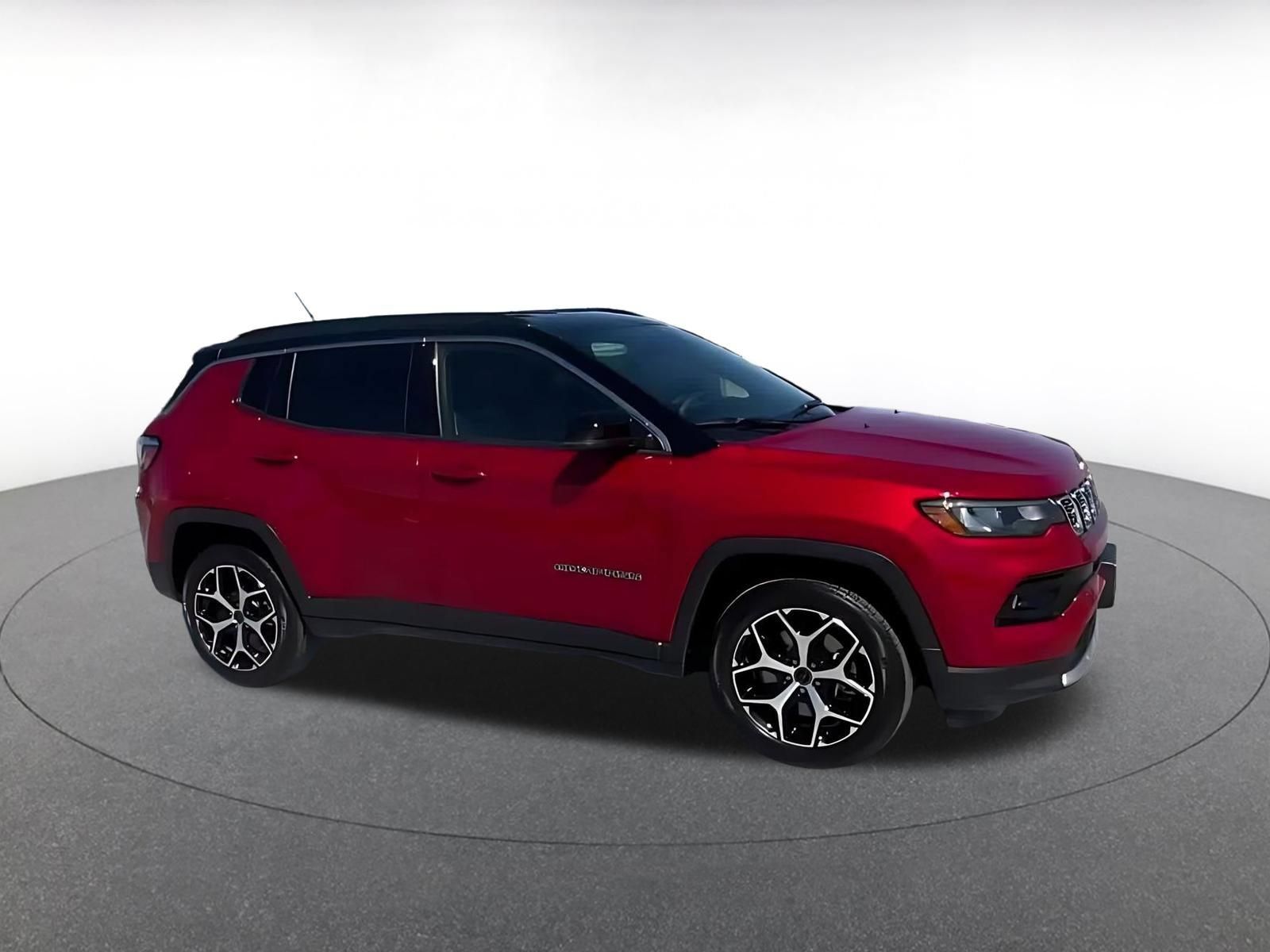 Used 2025 Jeep Compass Limited AWD/4WD image 2