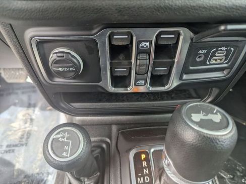 Used 2025 Jeep Wrangler Unlimited Sport AWD/4WD image 16