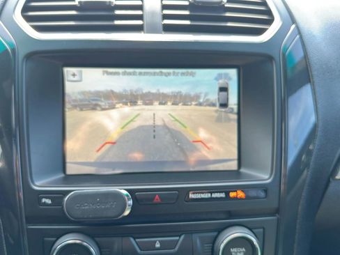Used 2017 Ford Explorer XLT w/ Equipment Group 202A image 25