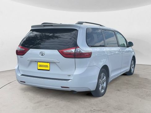 Used 2015 Toyota Sienna LE FWD image 4