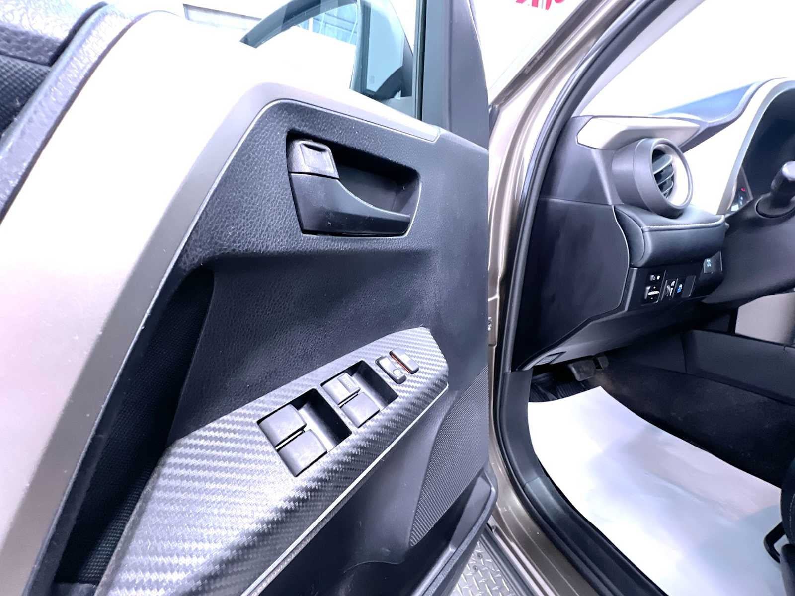 Used 2013 Toyota RAV4 XLE AWD/4WD image 12