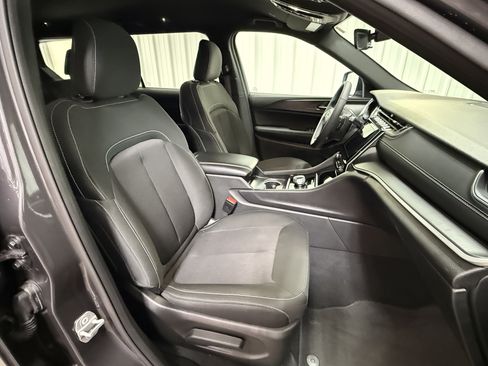 Used 2025 Jeep Grand Cherokee L Laredo w/ Luxury Tech Group I AWD/4WD image 12