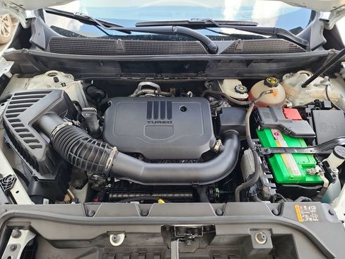 Used 2022 GMC Acadia SLE FWD image 42