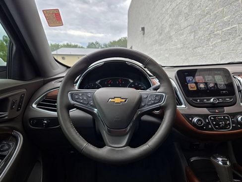 Used 2017 Chevrolet Malibu Premier w/ Premier Sun and Wheel Package FWD image 33