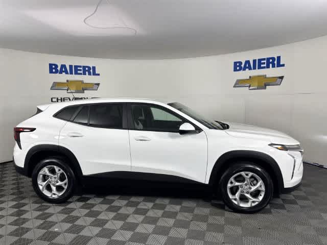 Used 2024 Chevrolet Trax LS w/ LS Convenience Package FWD image 6