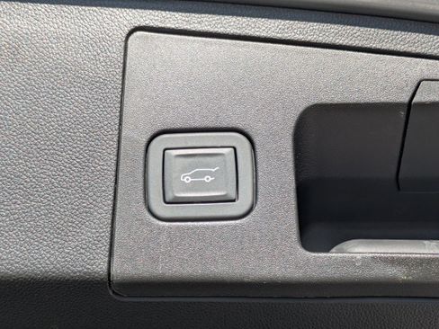 Used 2025 Cadillac XT4 Premium Luxury image 14