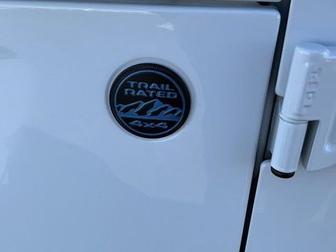 Used 2022 Jeep Wrangler Unlimited Sahara image 9