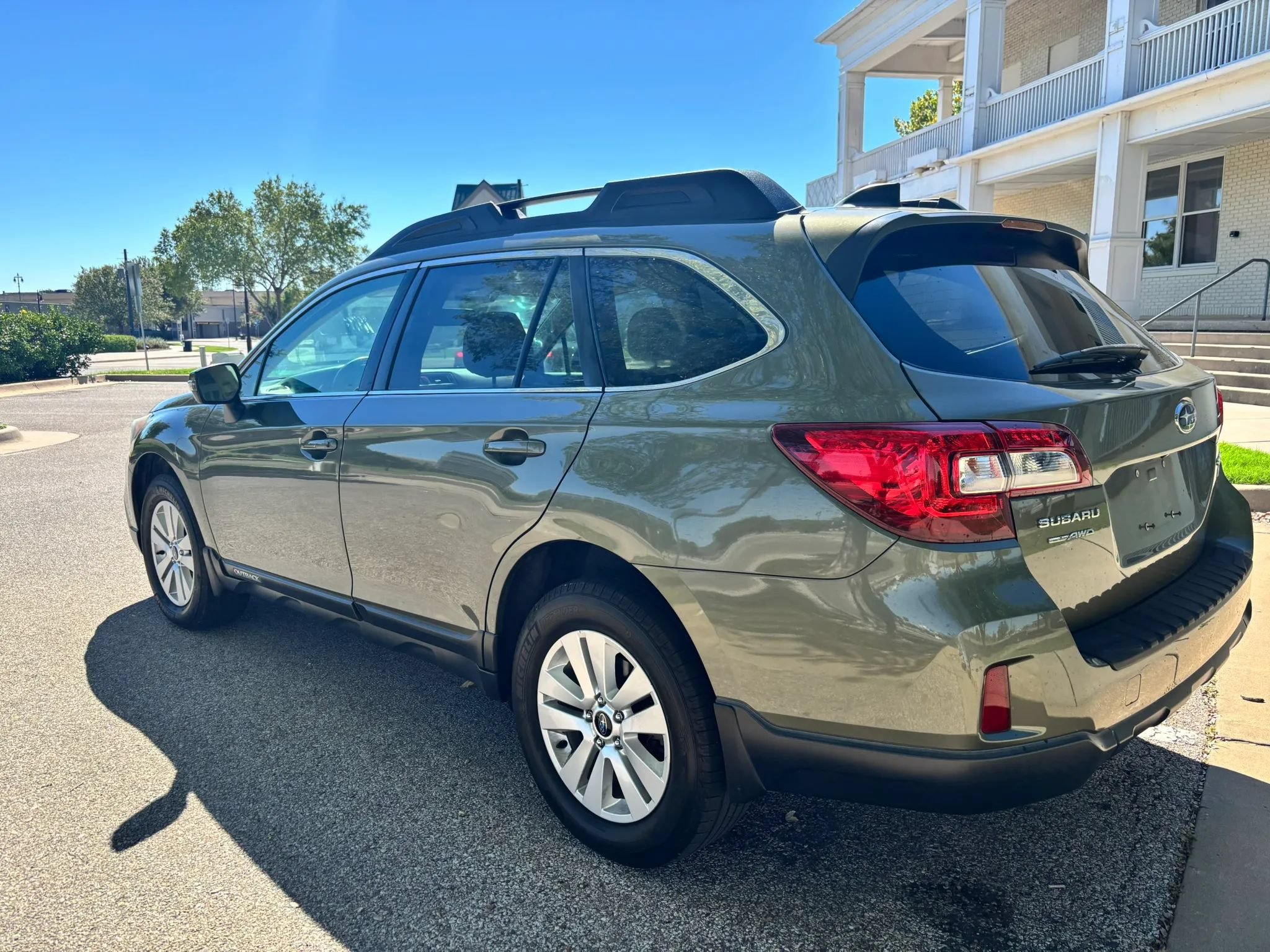 Used 2017 Subaru Outback 2.5i Premium AWD/4WD image 5