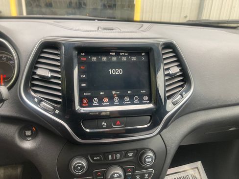 Used 2020 Jeep Cherokee Limited AWD/4WD image 23