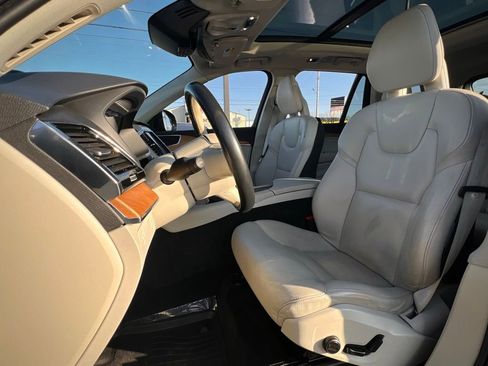 Used 2022 Volvo XC90 T5 Momentum w/ Advanced Package image 17