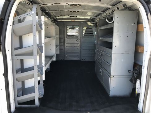Used 2018 Chevrolet Express 2500 w/ Driver Convenience Package RWD image 16