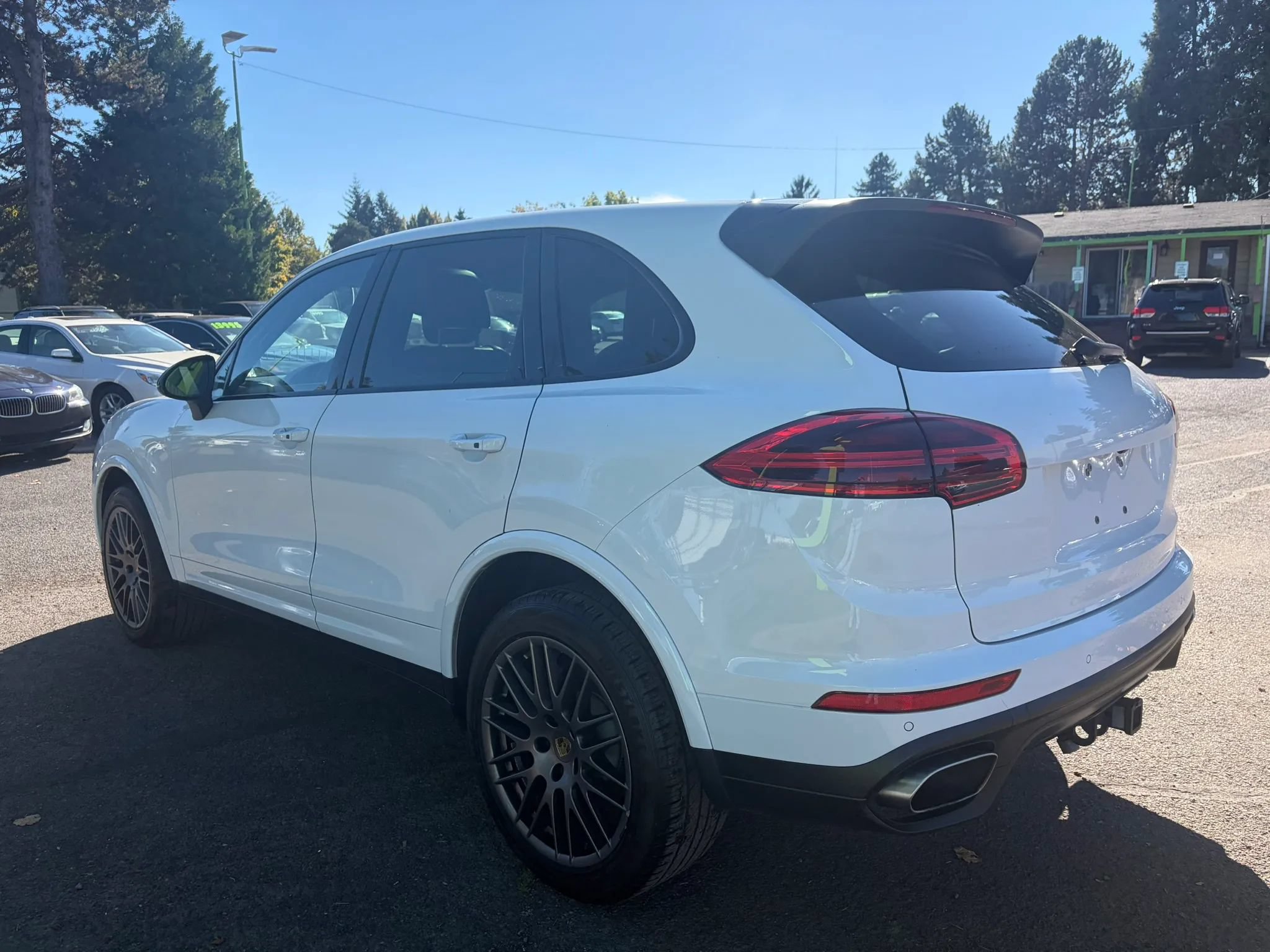 Used 2017 Porsche Cayenne AWD/4WD image 5