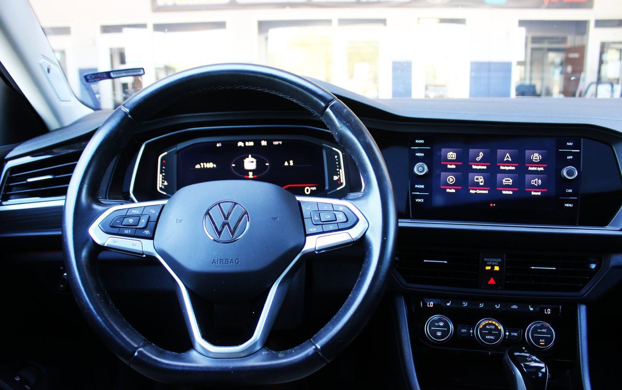 Used 2022 Volkswagen Jetta SEL FWD image 24