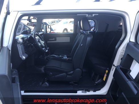 Used 2012 Toyota FJ Cruiser 4WD w/ Upgrade Pkg image 18