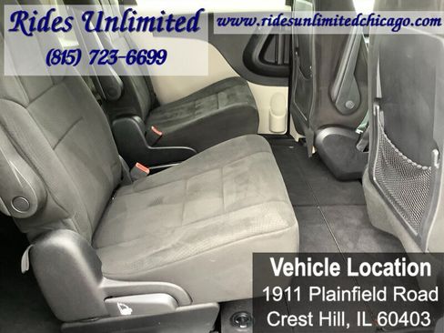Used 2012 Dodge Grand Caravan SXT w/ Entertainment Group 1 FWD image 29